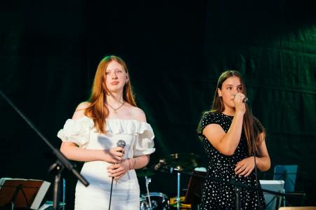 Klara Kavzer in Martina Juteršek